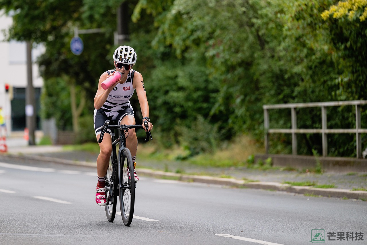 芒果体育AI智能运动手表 - 数据准确率98%